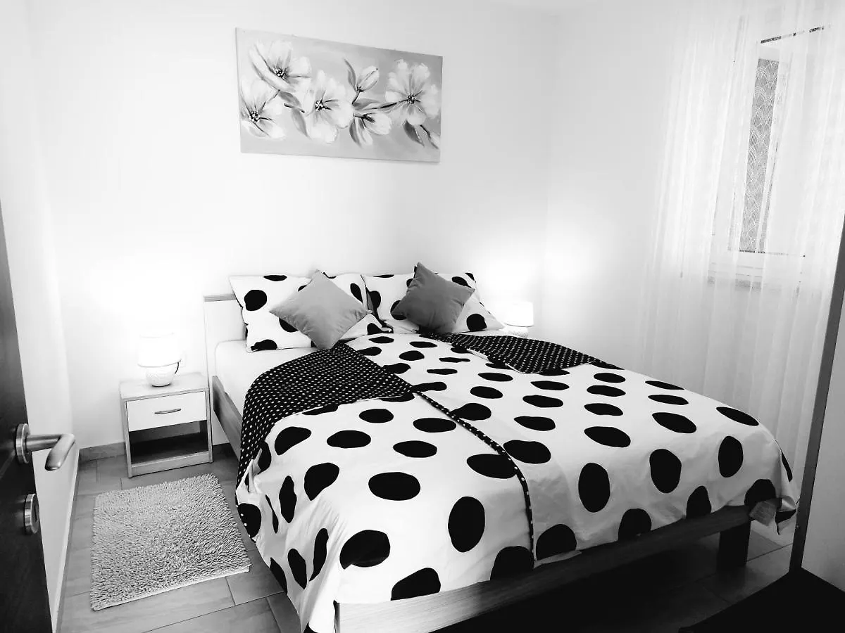 Apartments Sara Lovran Croatia