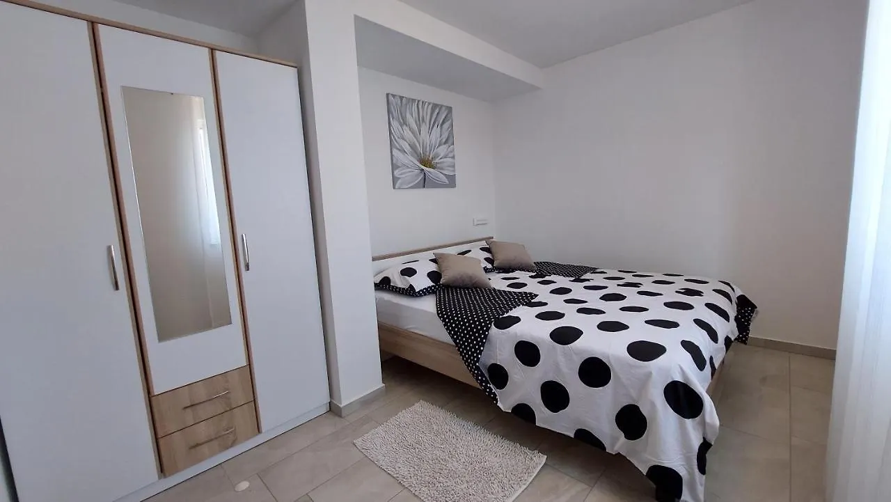 Apartments Sara Lovran 0*,  Croatia